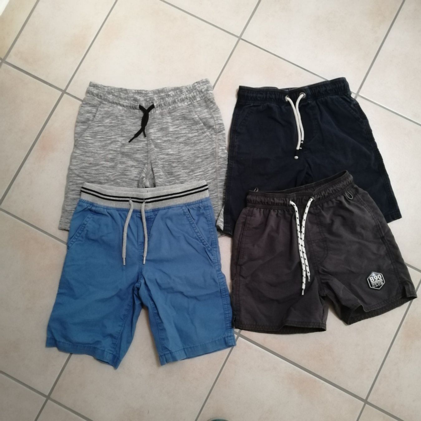 Pantaloni: Sommerhose Gr 122/128 – Usato da Henau venduto da AXAA