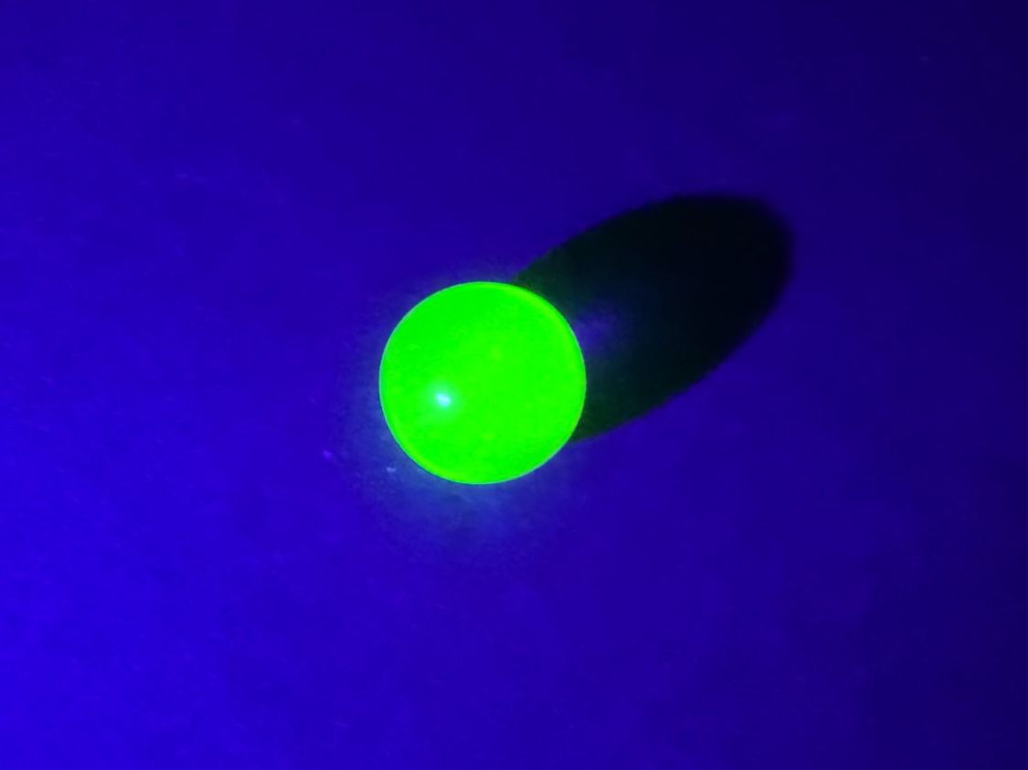 Bicchieri: Uranglas Kugel 10 mm, grün – Nuovo e nell'imballaggio originale da Lützelflüh-Goldb venduto da Elementis 1