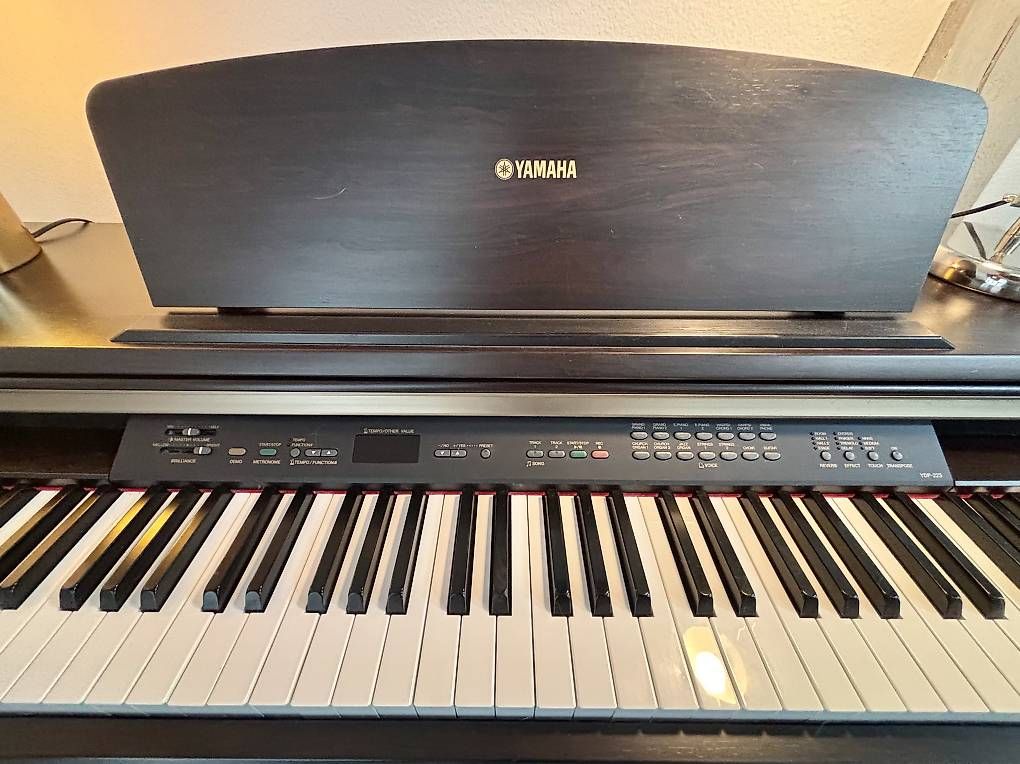 Strumenti musicali: Yamaha YDP-223 E-Piano Digitalpiano – Difettoso da Zürich venduto da fel_k9mp 4