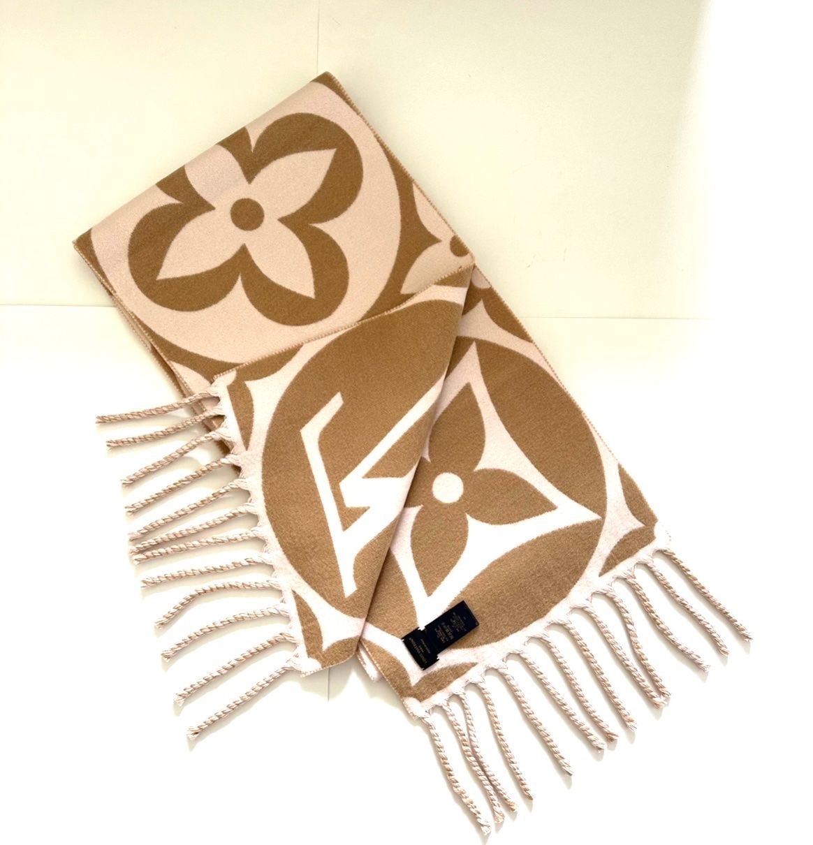 Louis Vuitton Foulard & Sciarpe: Louis Vuitton sciarpa – Nuovo (secondo la descrizione) da Pregassona venduto da Reluxuryspace 1