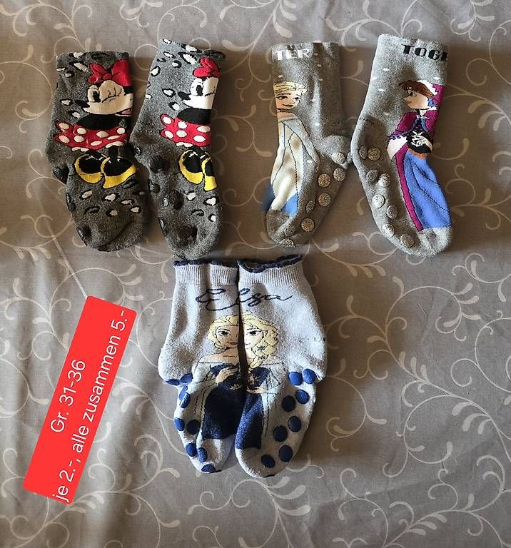 Socken für Kinder: Kindersocken mit Antirutschnoppen – Gebraucht aus Kirchlindach von CloodHouzi