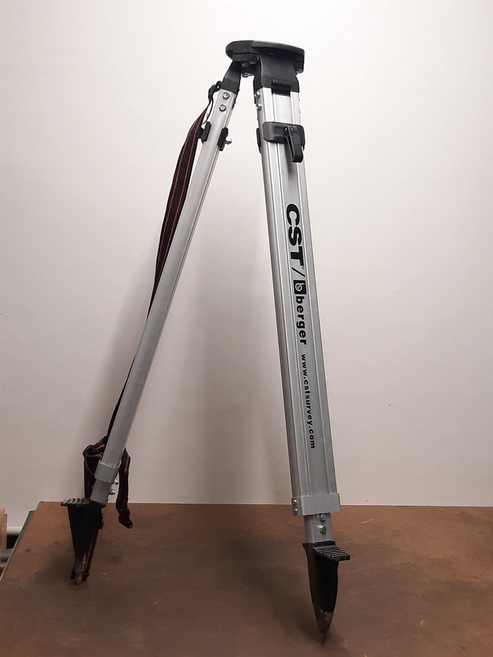 Trépieds & Accessoires: CST / BERGER Baustativ Stativ Alu – D'occasion à Winterthur par ReUse_Baumarkt