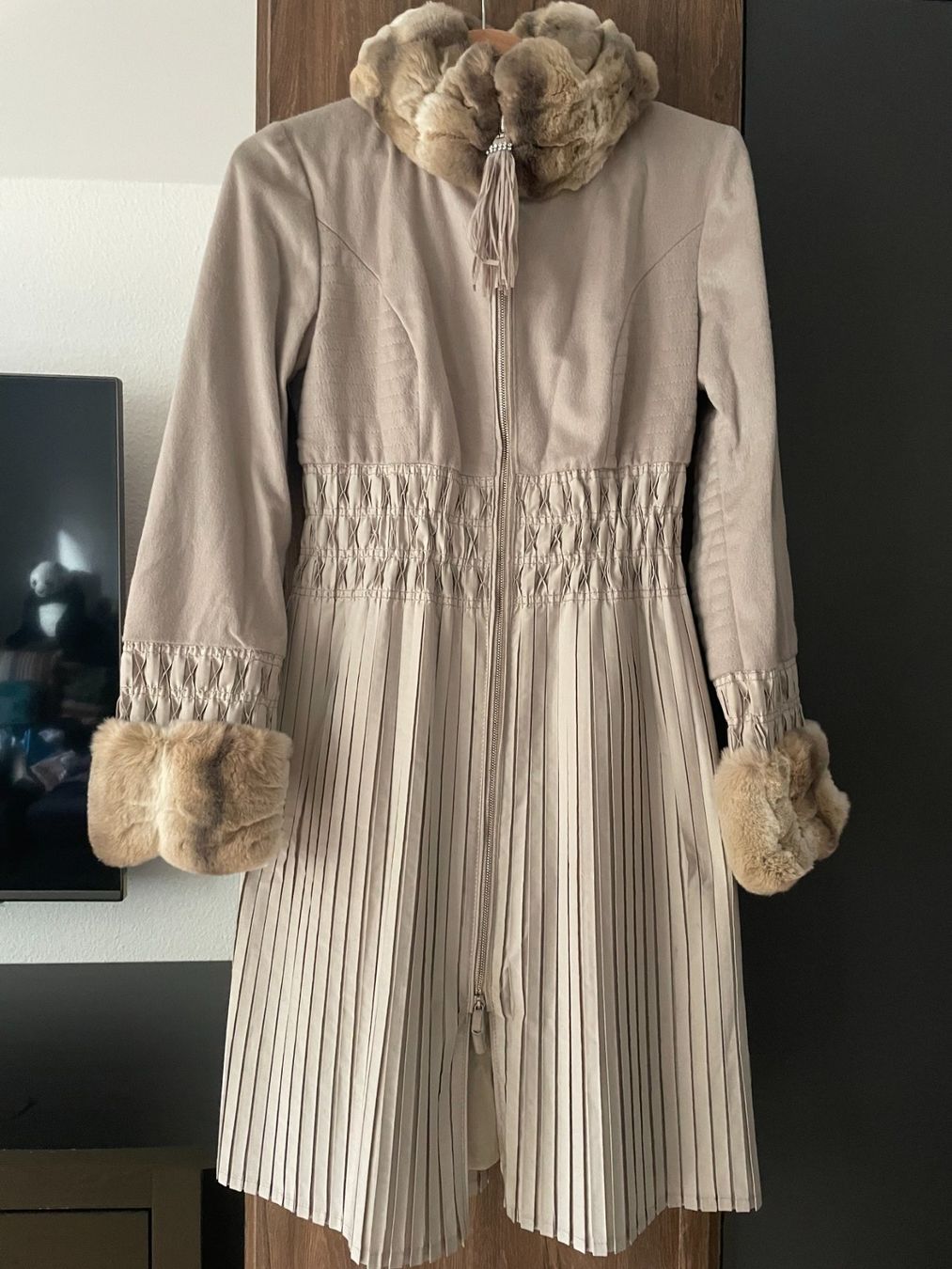 Giacche: Giacca con cashmere e pelliccia – Usato da Meilen venduto da val_tsv8