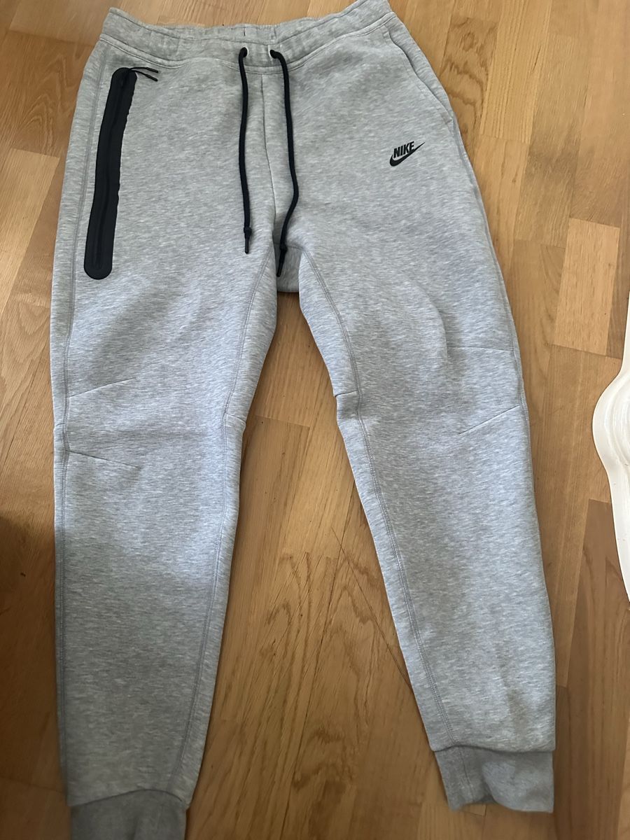 Nike Pantaloni: Herren Nike Jogginghose Gr/L – Nuovo (secondo la descrizione) da Basel venduto da Ivana_4