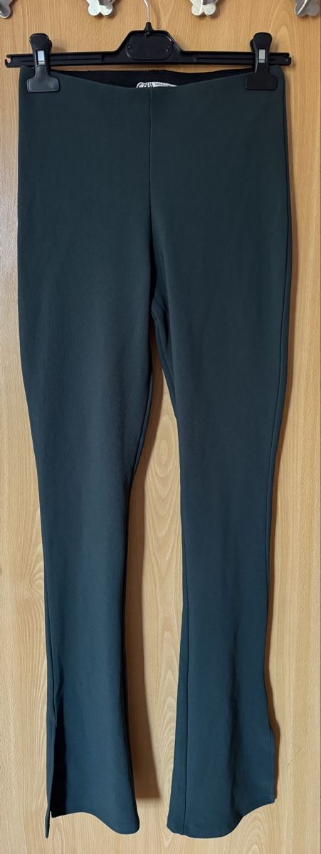 Zara Pantaloni: Olive Hose mit Schlitz – Nuovo (secondo la descrizione) da Ins venduto da maximal_30CHF