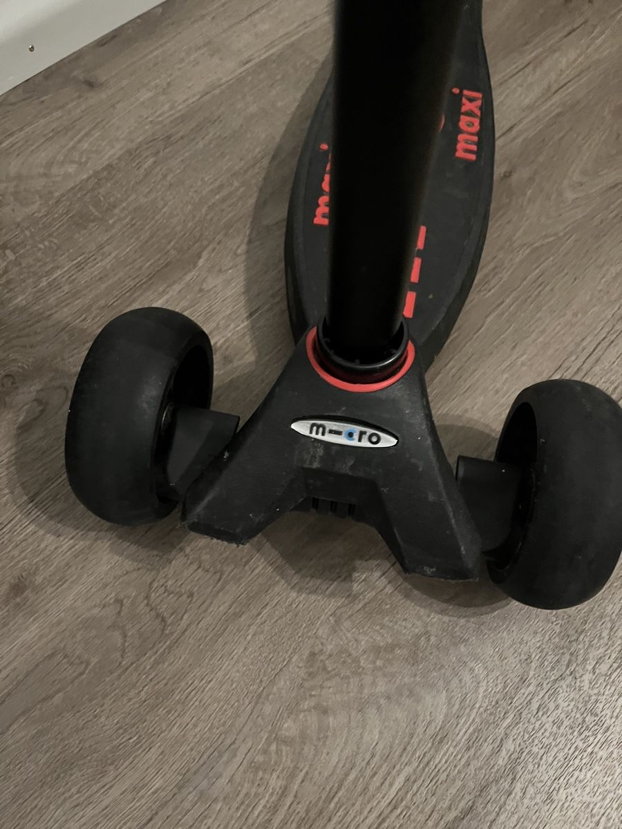 Micro Kickboard: Micro Maxi Deluxe Pro Scooter Schwarz & Rot – Usato da Reinach BL venduto da Wasser20052011 3