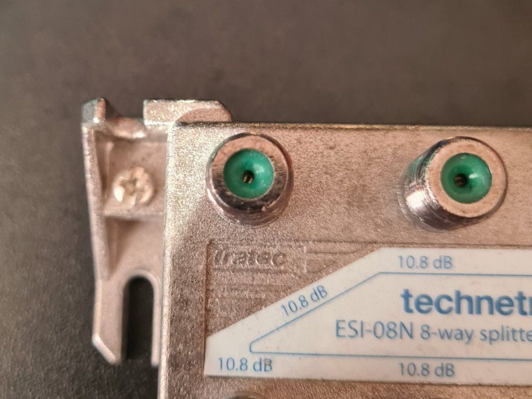 Radiocomunicazione: Technetix ESI-08N 8-fach Verteiler – Usato da Zürich venduto da Alibaba1234 1
