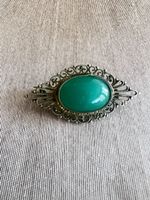 Elegante Vintage Brosche mit grünem Schmuckstein, Top!