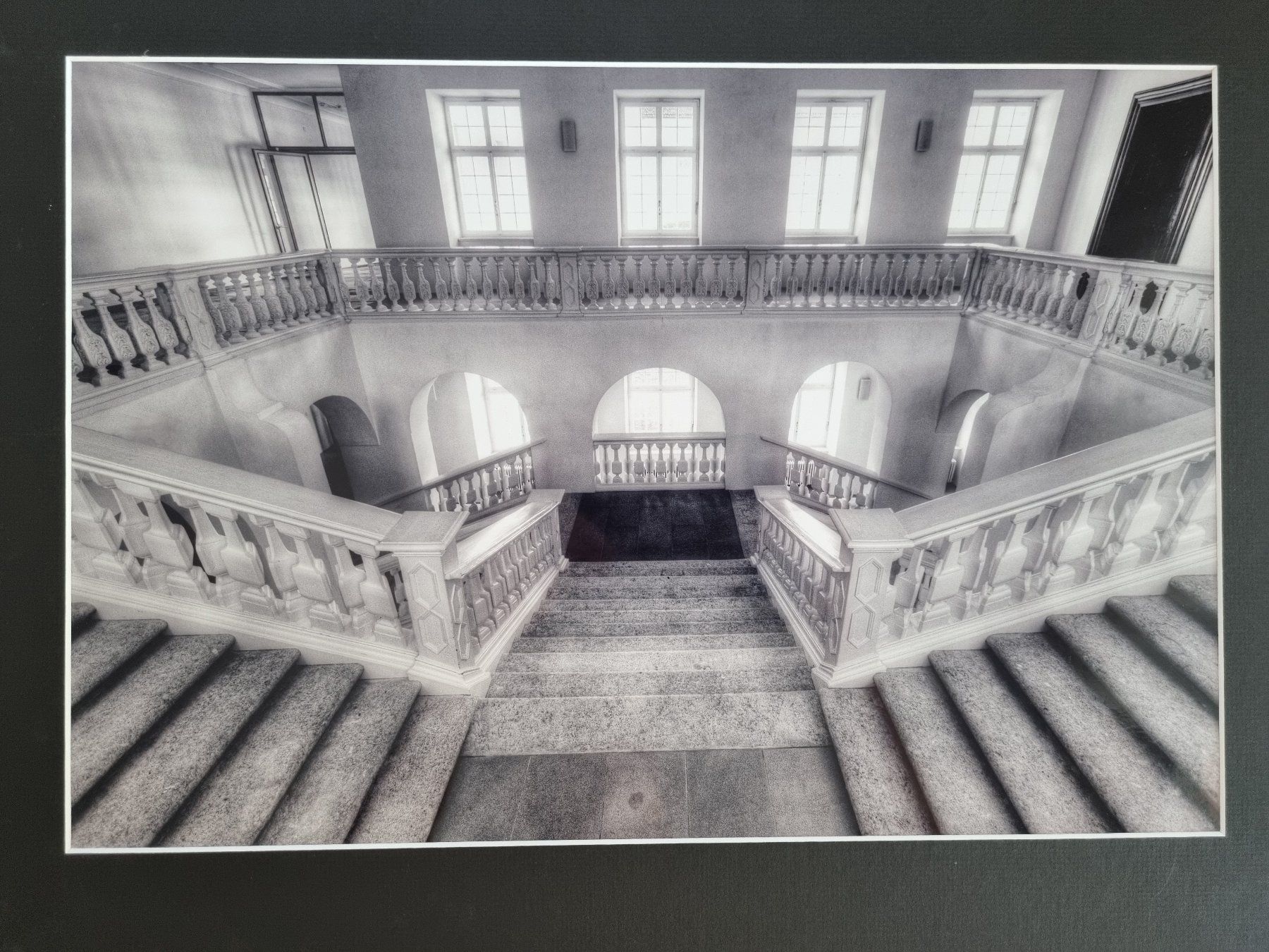 Foto & Immagini: Architektur "Monastery" Fotografie, Schwarz-Weiss Bild – Usato da Opfikon venduto da Diversamente 1