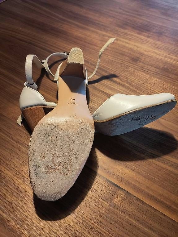 Scarpe da donna: Perlfarbene Absatzschuhe Grösse 41 – Usato da Zug venduto da martine_ 1