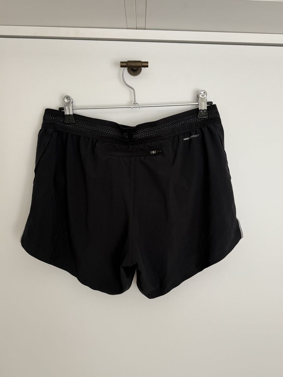 Nike Pantaloni: Nike black tennis shorts, worn once – Nuovo (secondo la descrizione) da Zürich venduto da eve_m2gr 2
