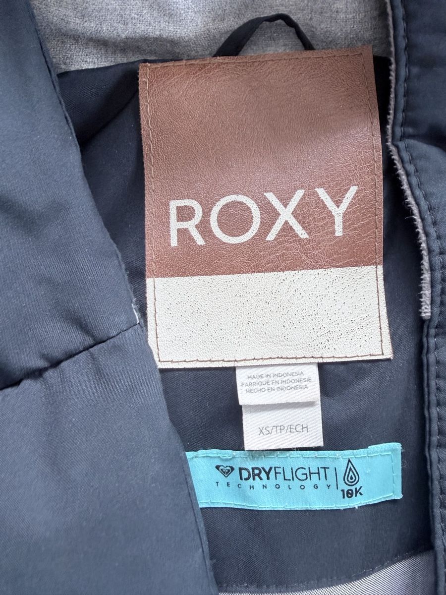 Roxy Cappotti: Roxy Winterjacke mit Kapuze Grösse XS – Usato da Salvenach venduto da karoli 1