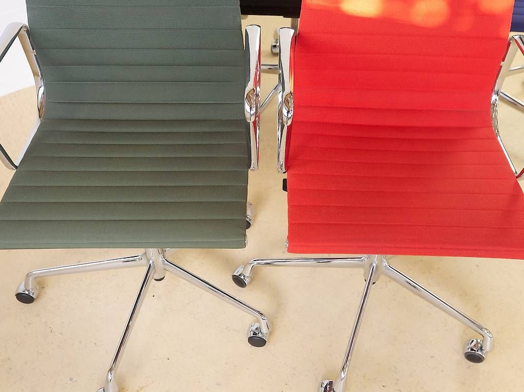 Chaises: Vitra Eames Bürostühle EA117 – D'occasion à Meinisberg par atelier_TILIJA 1