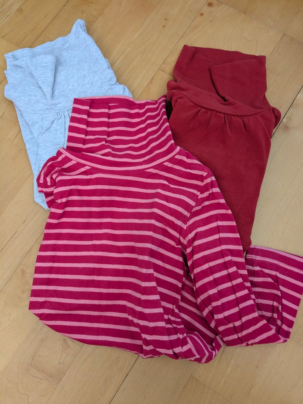 Lotti & Set di vestiti: Kleiderpaket 98/104, über 40 Teile – Usato da Oberentfelden venduto da Nydya 2
