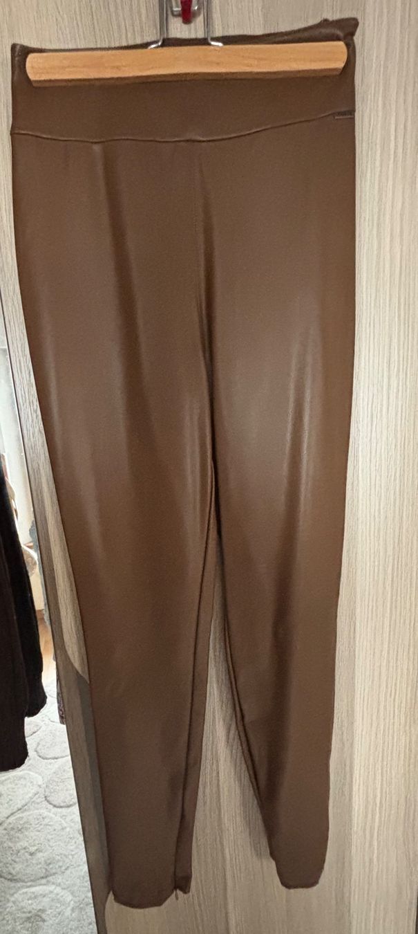 Guess Leggings: Legging neuf simili cuir caramel Guess – Nuovo (secondo la descrizione) da Confignon venduto da lea_nv6b 1