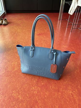 Trussardi Jeans Handtasche blau mit Innentasche neuwertig