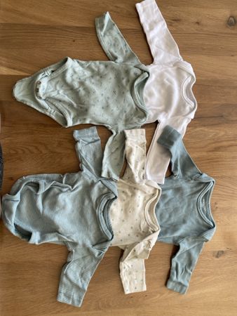 5 Baby Bodys langarm Manon verschiedene Farben Grösse 56