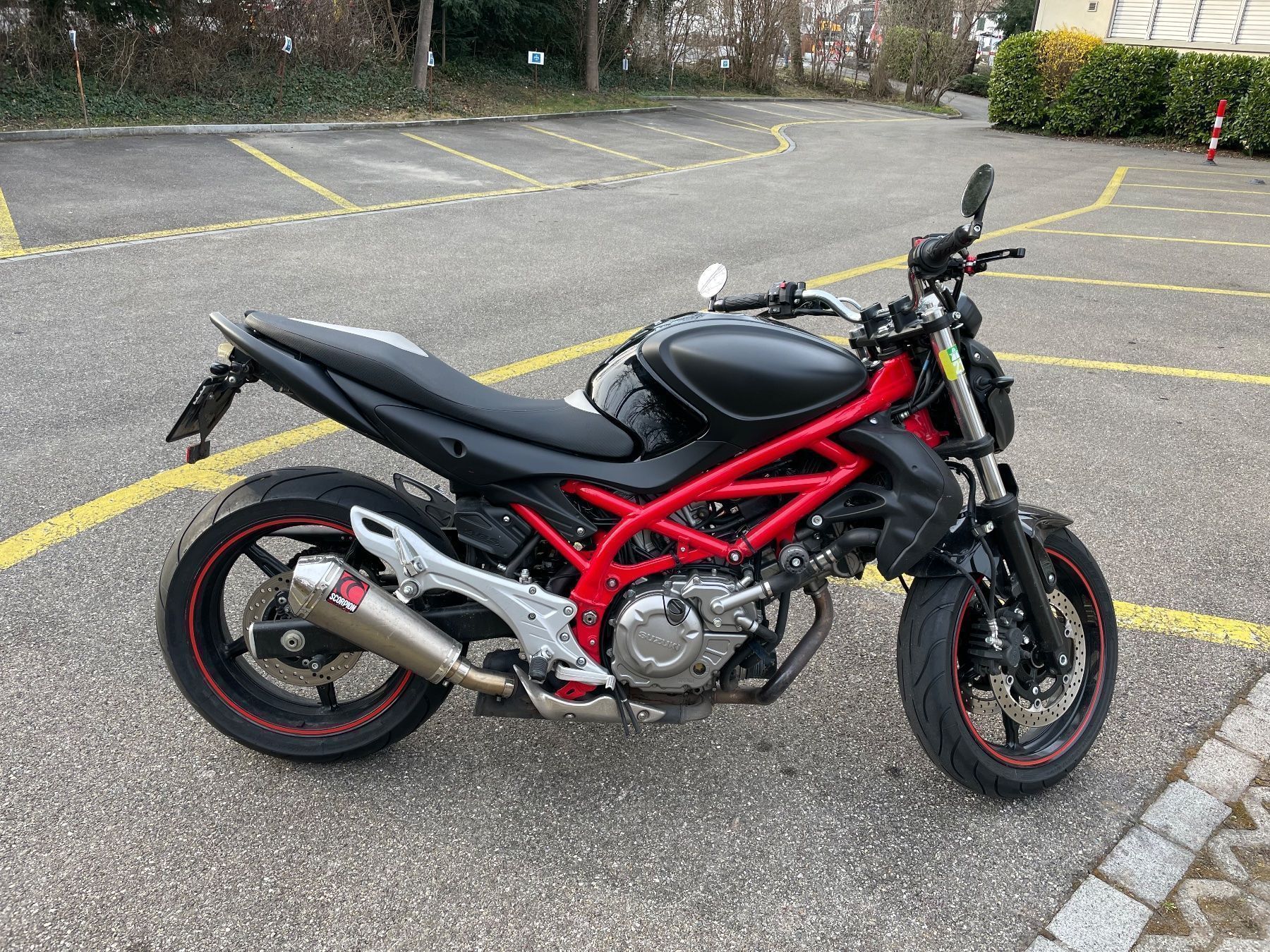 Suzuki Strada: Suzuki SFV 650 Gladius ABS – Usato da Zürich venduto da juanjoch 2