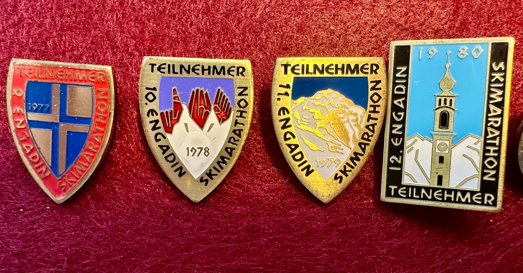 Medaglie: Engadin Skimarathon 24 Teilnehmer-Pin/Anstecker – Usato da Uster venduto da Wer_brauchts 2