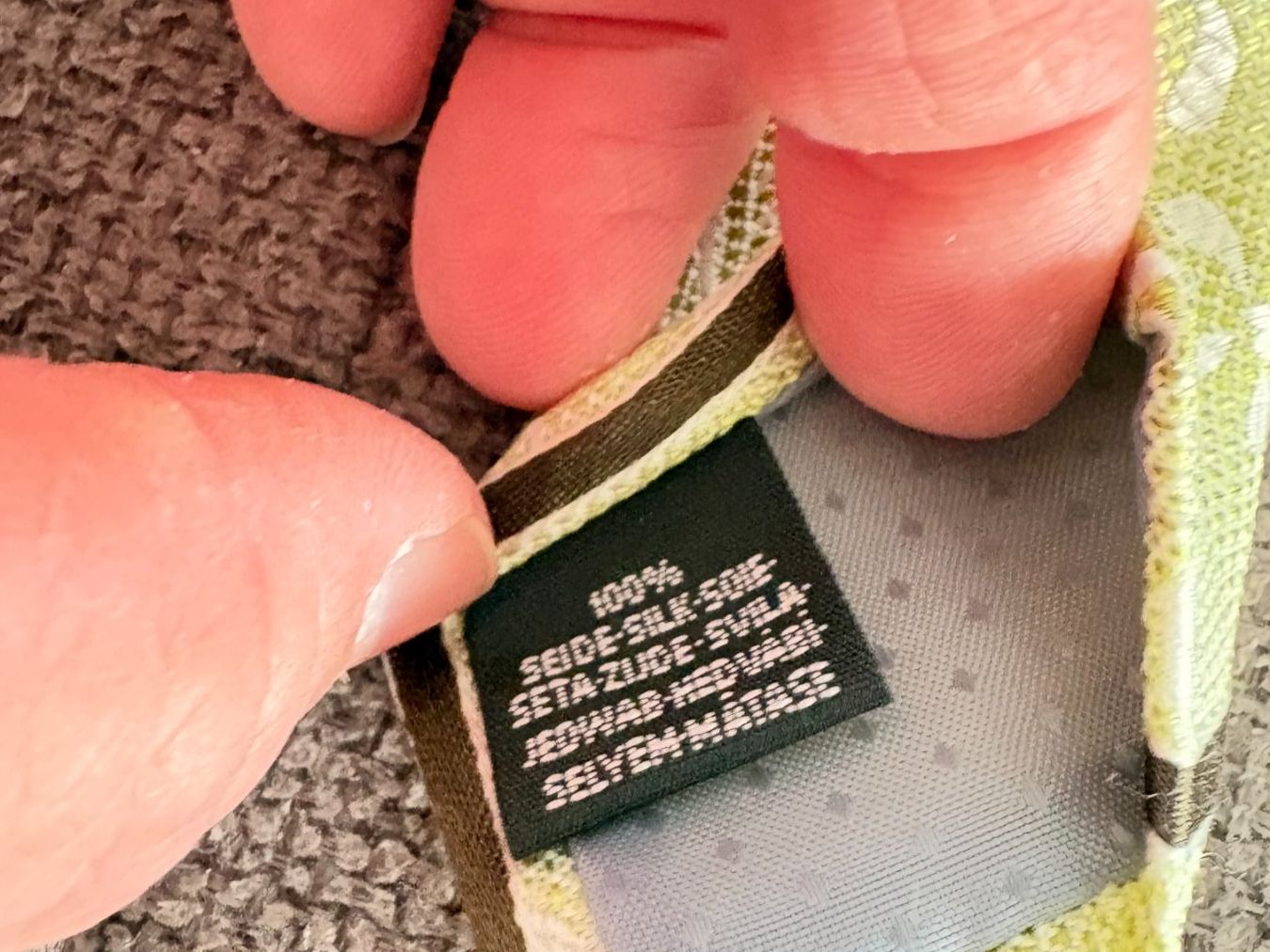 Krawatten: 2 Krawatten aus 100% Seide – Gebraucht aus Aesch LU von Rovo 3