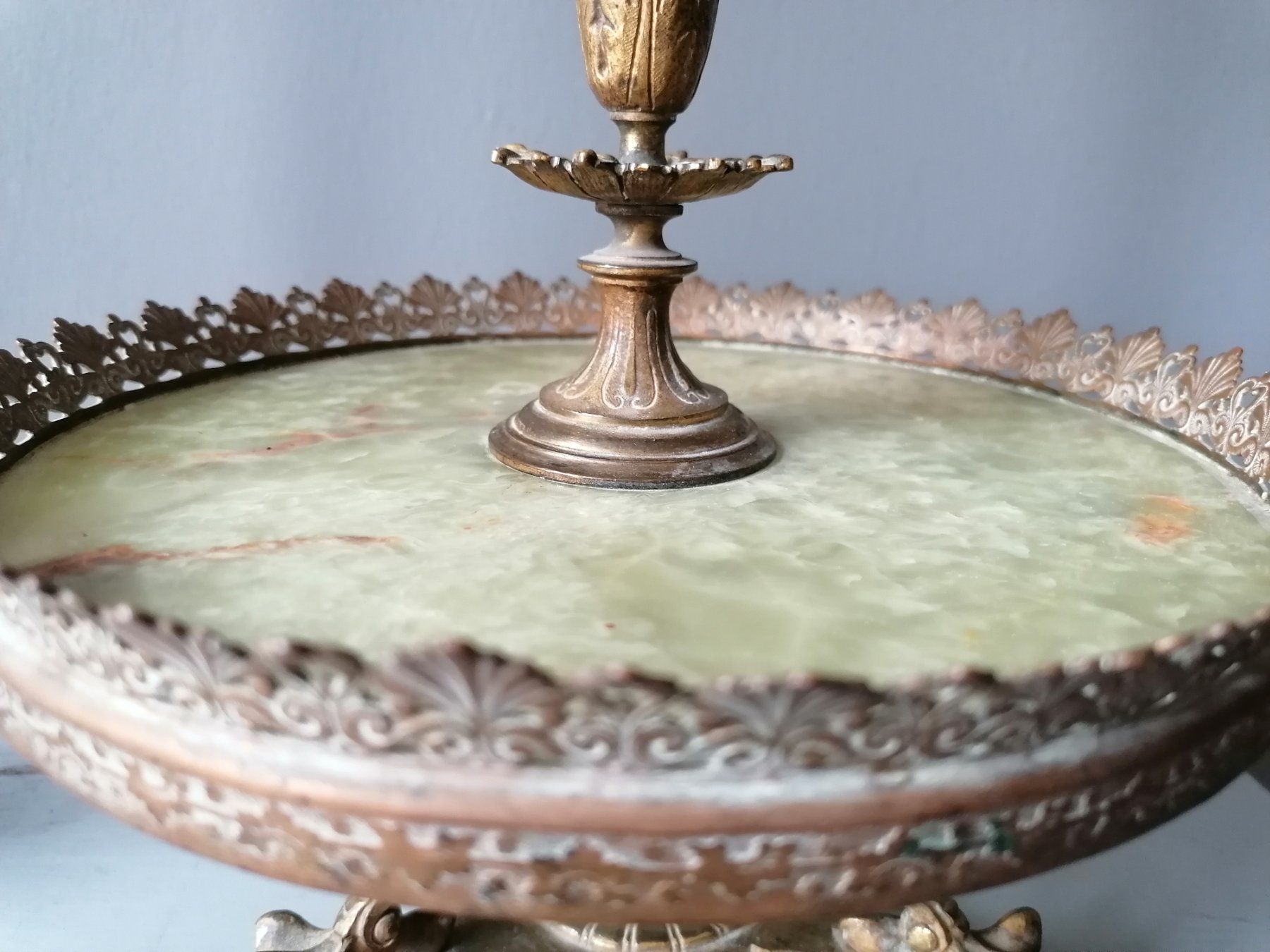 Tutte le decorazioni: Alte Etagere mit Glaseinsatz – Usato da Wallisellen venduto da Muggeli1970 2