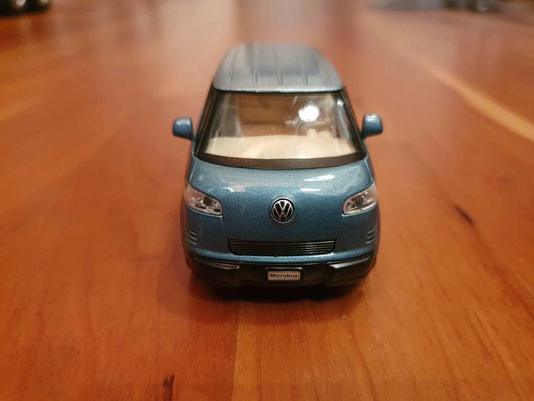 Volkswagen Modellini d'auto: VW Microbus Massstab 1:43 von Welly – Usato da Triesen venduto da platzproblem1 2