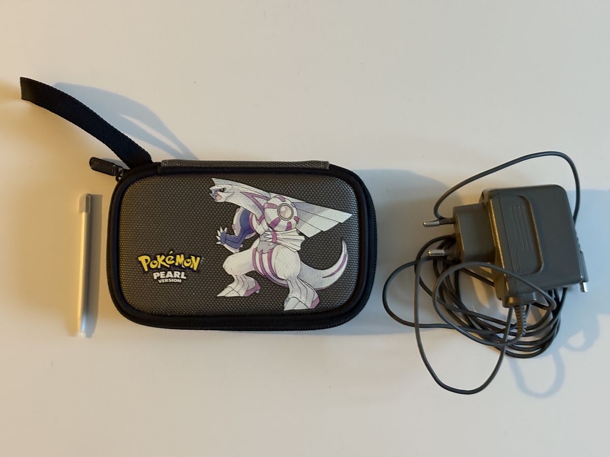 Nintendo Console: Nintendo DS Lite mit Zubehör und 2 Games – Usato da Baden venduto da Salester9 6