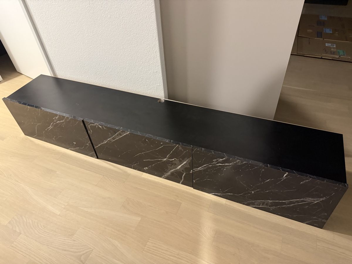 TV Möbel: Schwarzes Sideboard mit Marmoroptik – Neu (gemäss Beschreibung) aus Aesch BL von j_chiocchi