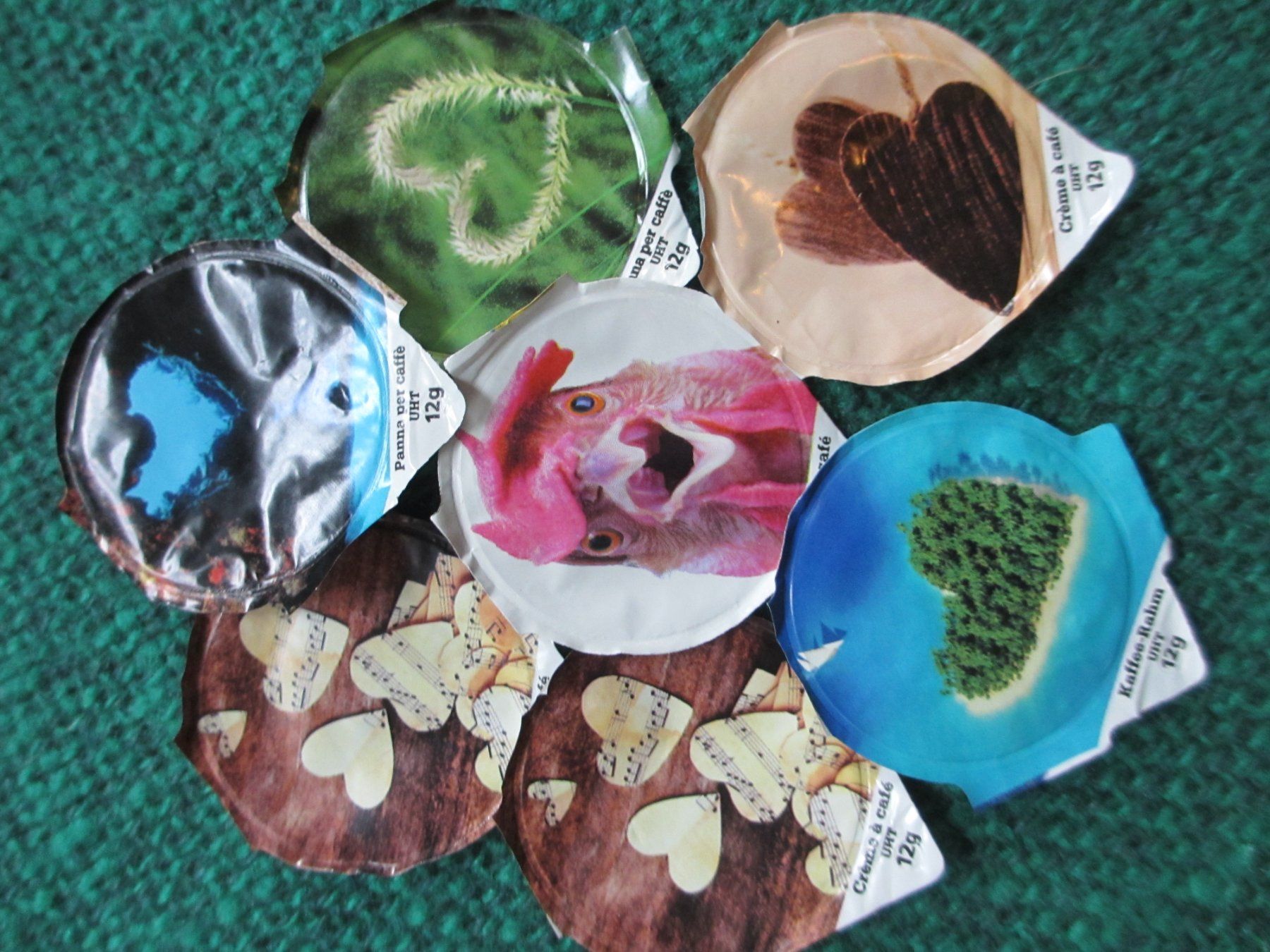 Kaffeerahmdeckel: alte Kaffeerahmdeckel mit Herzmotiven – Gebraucht aus Herisau von fan_h9qj