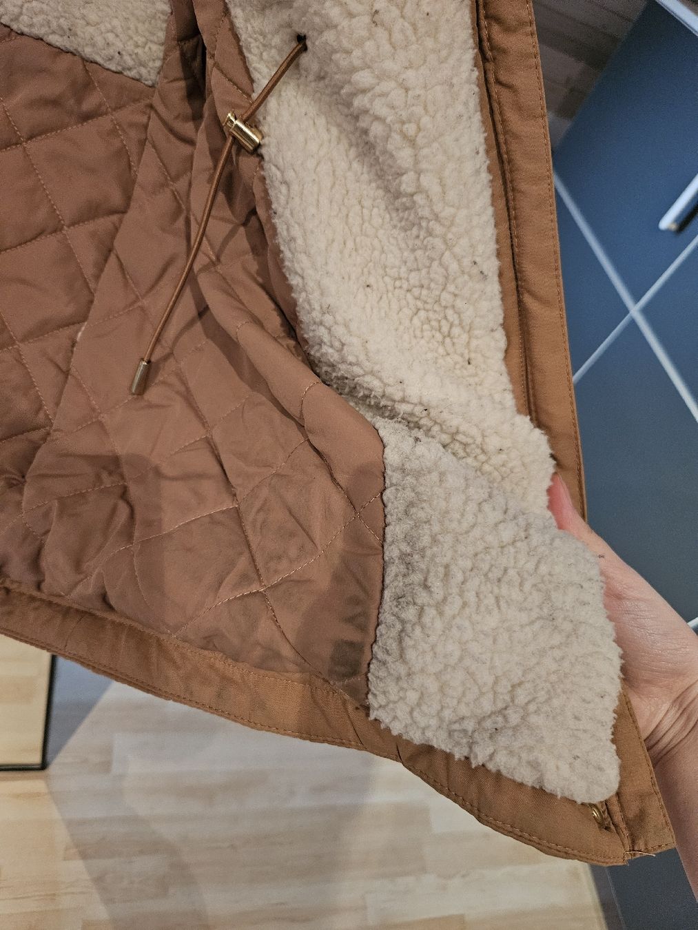 Manor Giacche: hellbraune Winterjacke von Manor Grösse 38 – Usato da Niederwil AG venduto da Sillimini 4