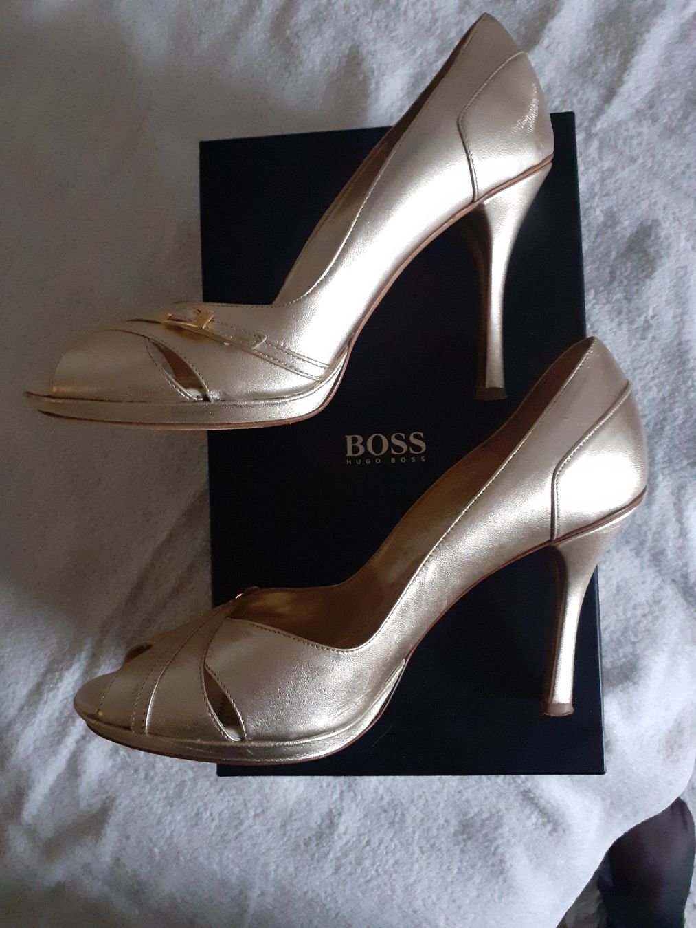 Hugo Boss Scarpe da donna: Scarpe pelle oro H.BOSS – Usato da Morbio Inferiore venduto da vin_fdj2 1