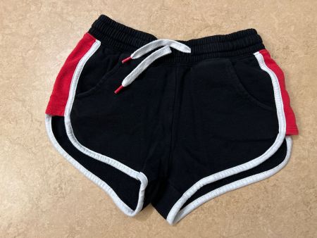 Schwarze Shorts Gr. 134 mit roten Streifen - Sportlich!