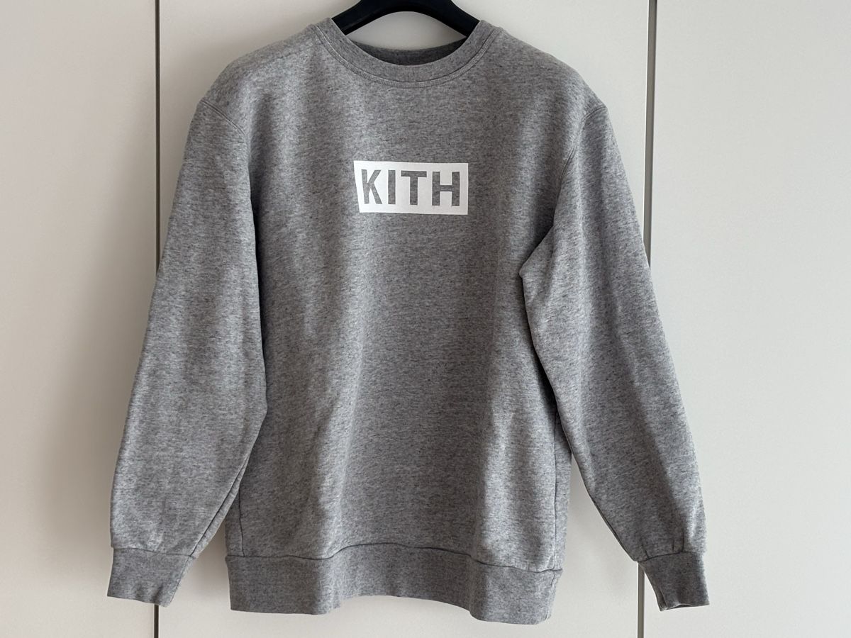 Pulls & Sweat-shirts: Pull KITH gris clair (M) – D'occasion à Lausanne par HelenaK