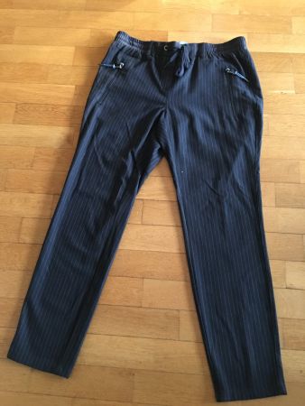 Dunkelblaue feingestreifte Stoffhose von Cecil, Gr. 42