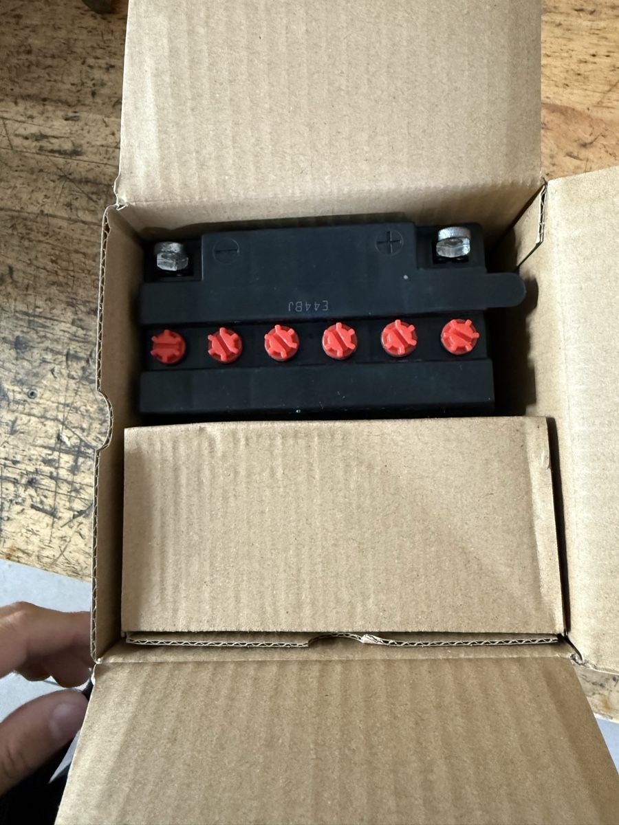 Varta Batterie: 12v 8Ah 110A   Neu Batterie – Usato da Sevelen venduto da e39-bmw 5