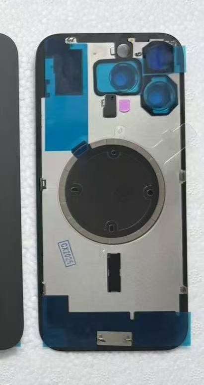 Apple Telefoni cellulari / Smartphones: Vitre Cache Arrière iPhone 15 Pro Max - Bleu foncé – Nuovo e nell'imballaggio originale da Morges venduto da DA-repa 1