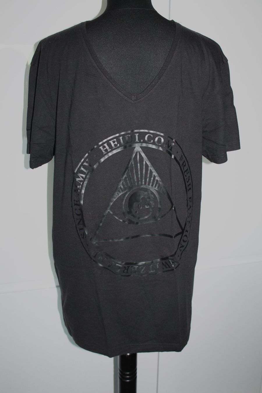 T-shirt: T-Shirt heidi point com taille L – Nuovo (secondo la descrizione) da Chez-le-Bart venduto da jasse