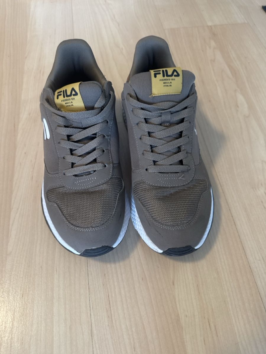 Fila Scarpe da uomo: Fila Sneaker Grösse 42 Braun/Weiss – Usato da Kloten venduto da vaanidalea