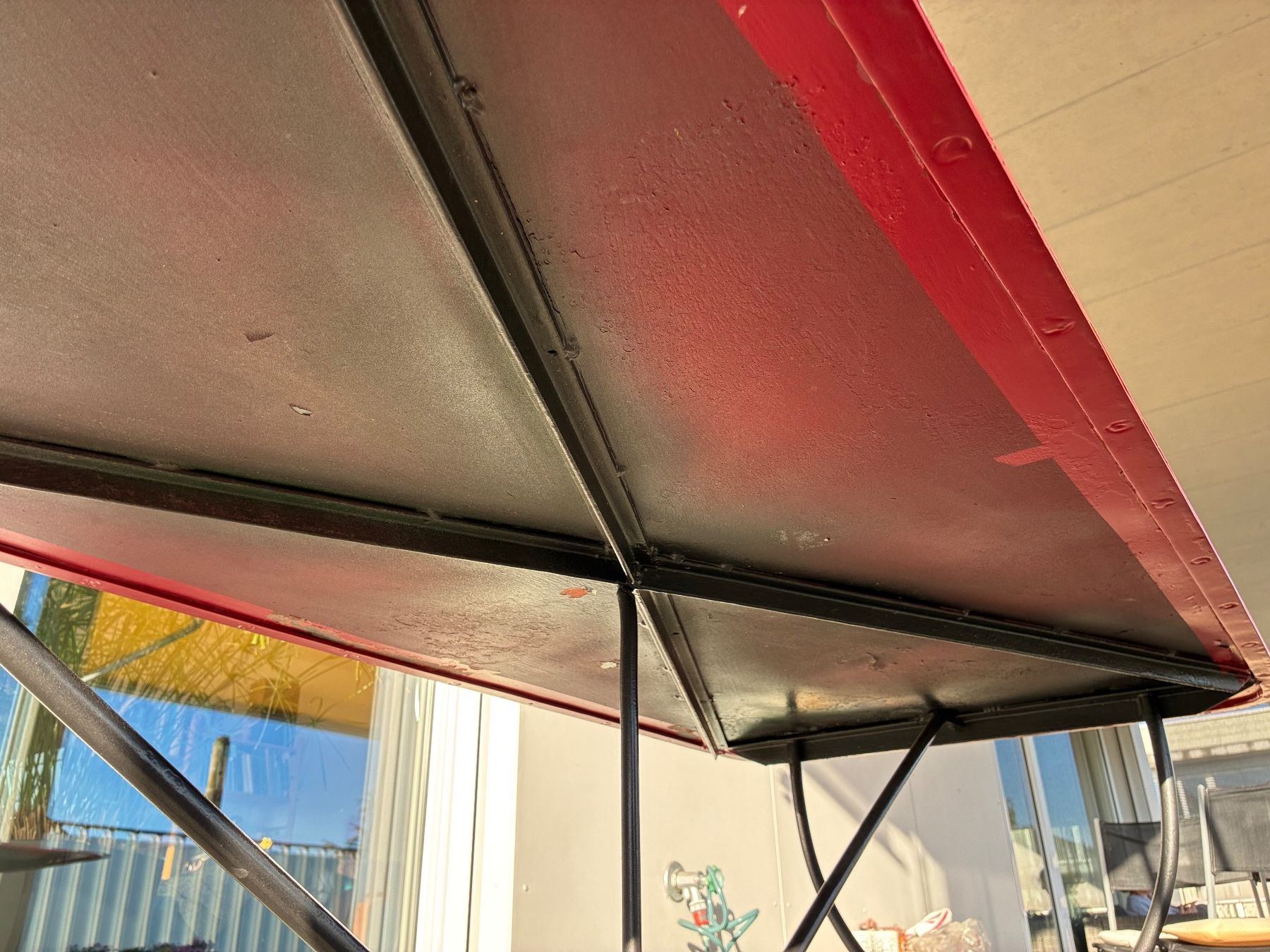 Tavoli: Metall-Gartentisch rot antik – Usato da Rapperswil SG venduto da raguletto87 3