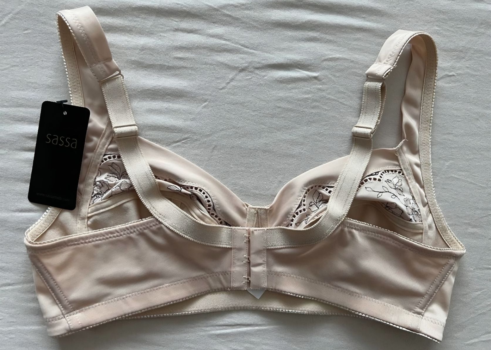 Sonstige Unterwäsche: BH neu, Gr 75D – Neu und originalverpackt aus Interlaken von NataliiaS 1
