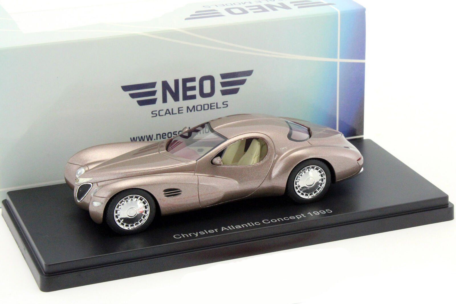 Chrysler Modellini d'auto: CHRYSLER ATLANTIC CONCEPT CAR 1:43 NEO – Nuovo e nell'imballaggio originale da Suhr venduto da Moebelsiralfred 2