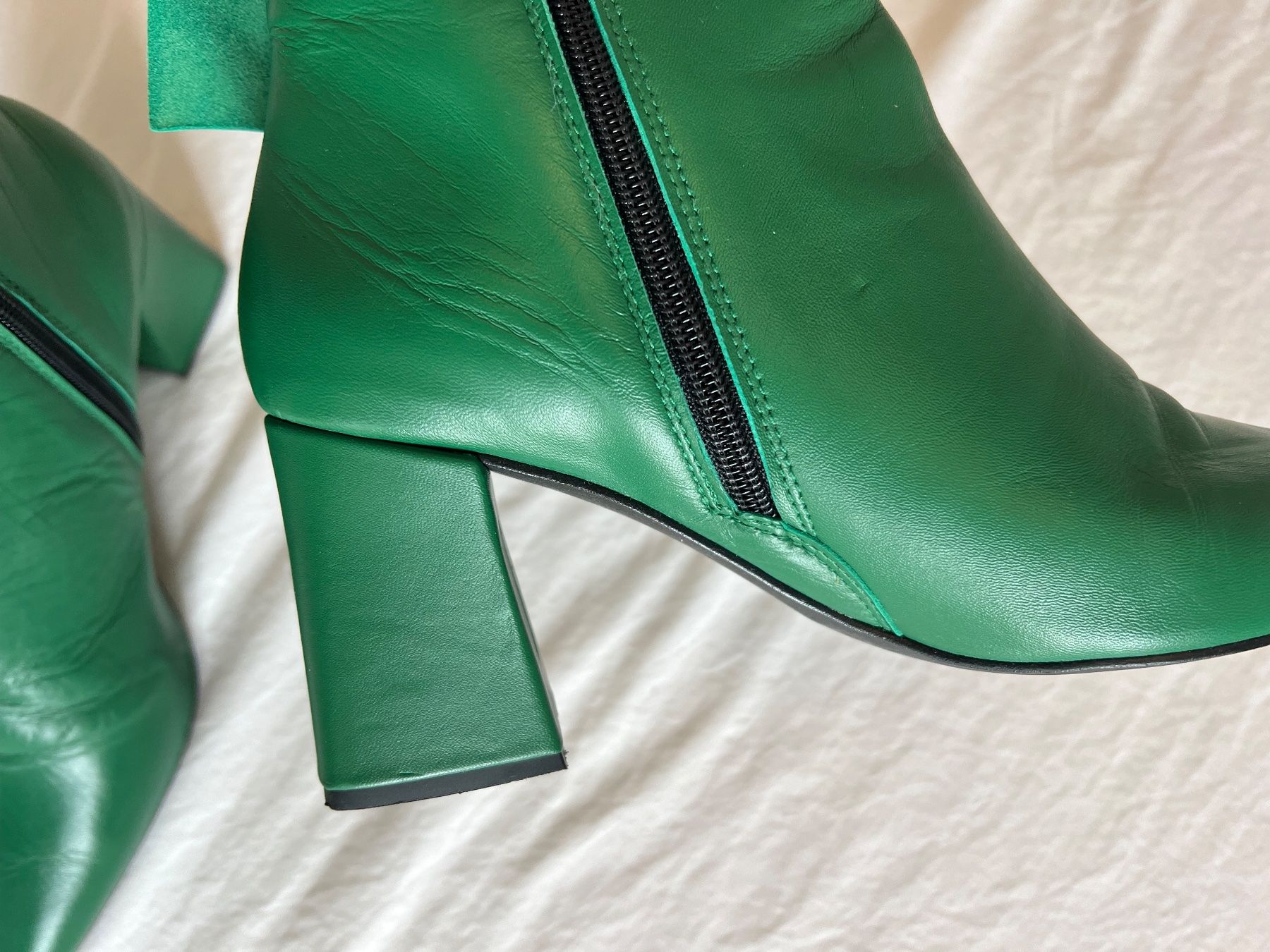Scarpe da donna: Bottines vertes à noeuds 38 – Usato da Neuchâtel venduto da Thesebootsaremadeforwalking 5