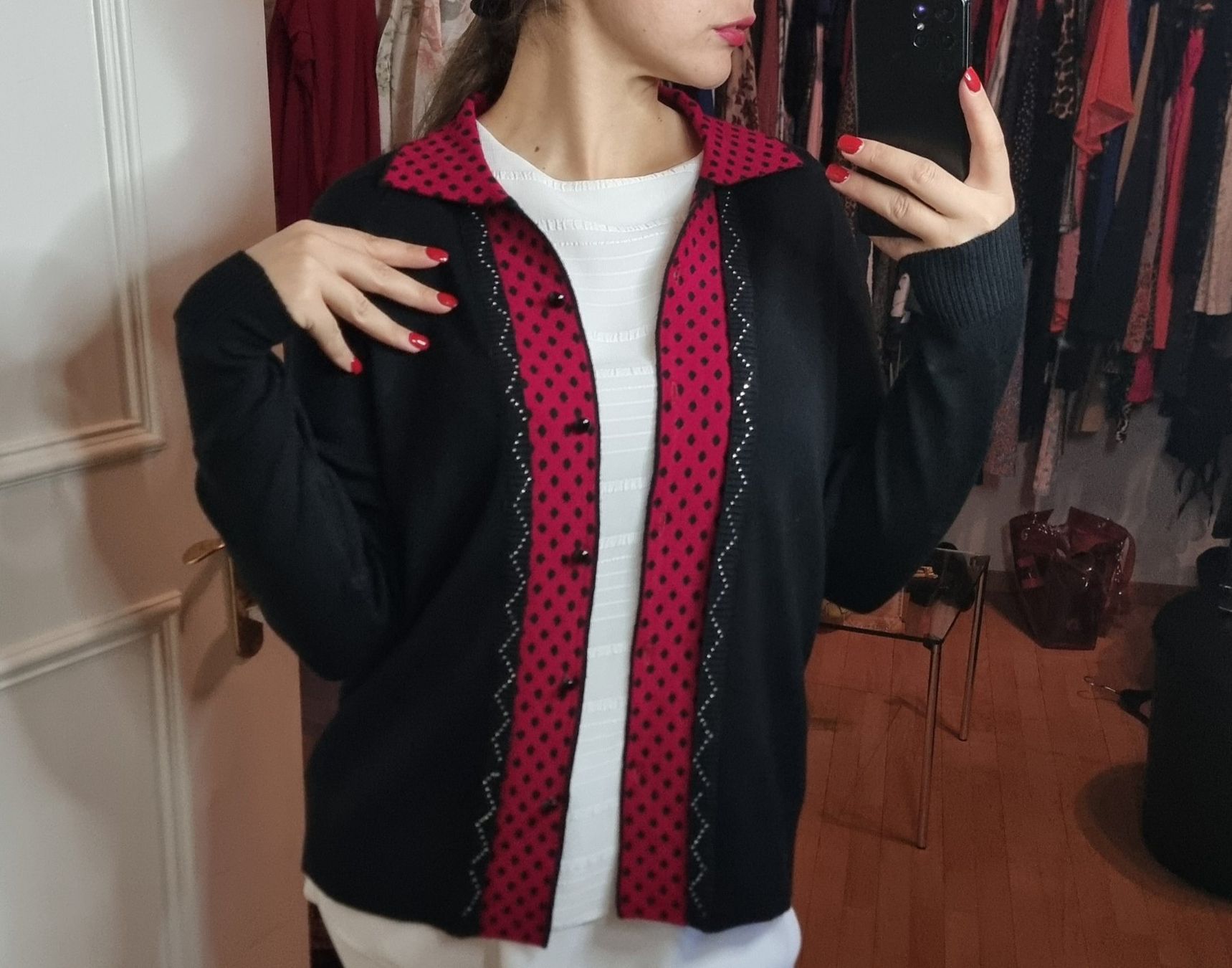 Vestes: Vintage Schwarze Strickjacke mit rotem Einsatz Gr. 42 – D'occasion à Wald ZH par CapLux