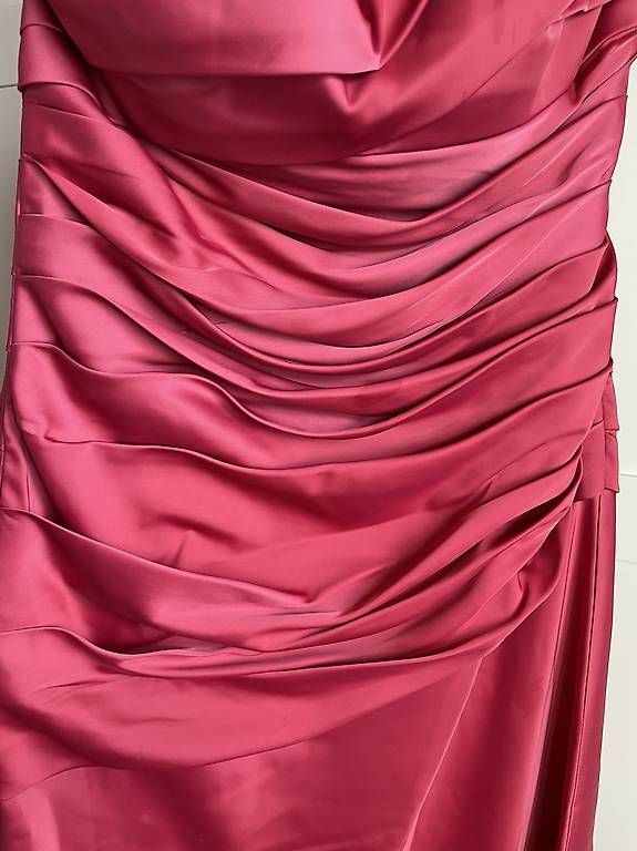 Kleider: Festkleid – Gebraucht aus Herisau von tab_x7sf 1