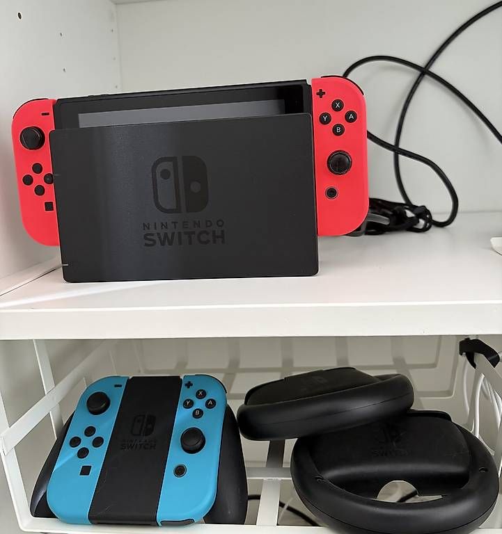 Konsolen: Nintendo Switch, 6 jeux et accessoires – Gebraucht aus Conthey von carina.pereira