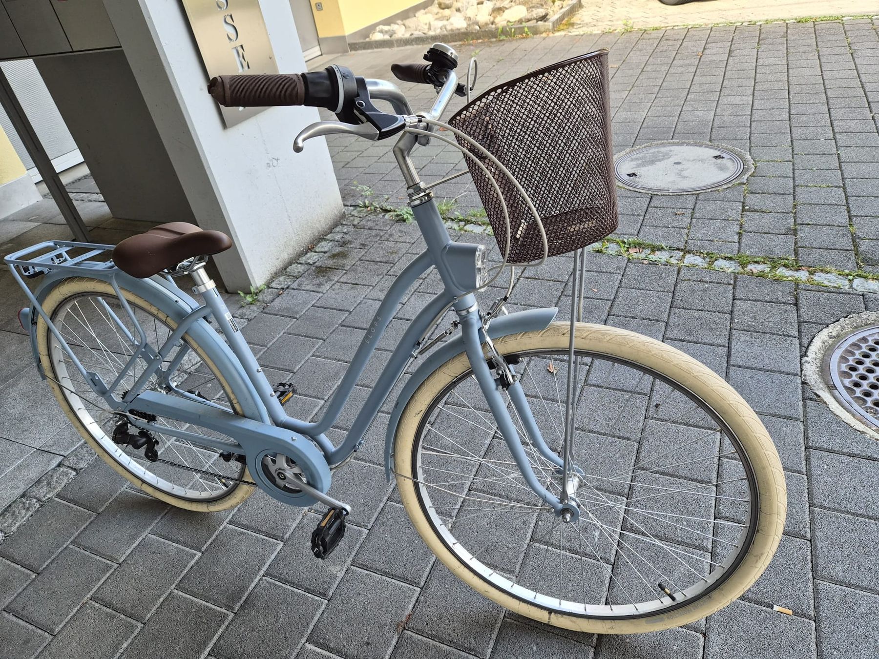 Biciclette: Cityfahrrad B'Twin Elops hellblau mit zwei Körben – Usato da Altendorf venduto da t_m_k9xg 2