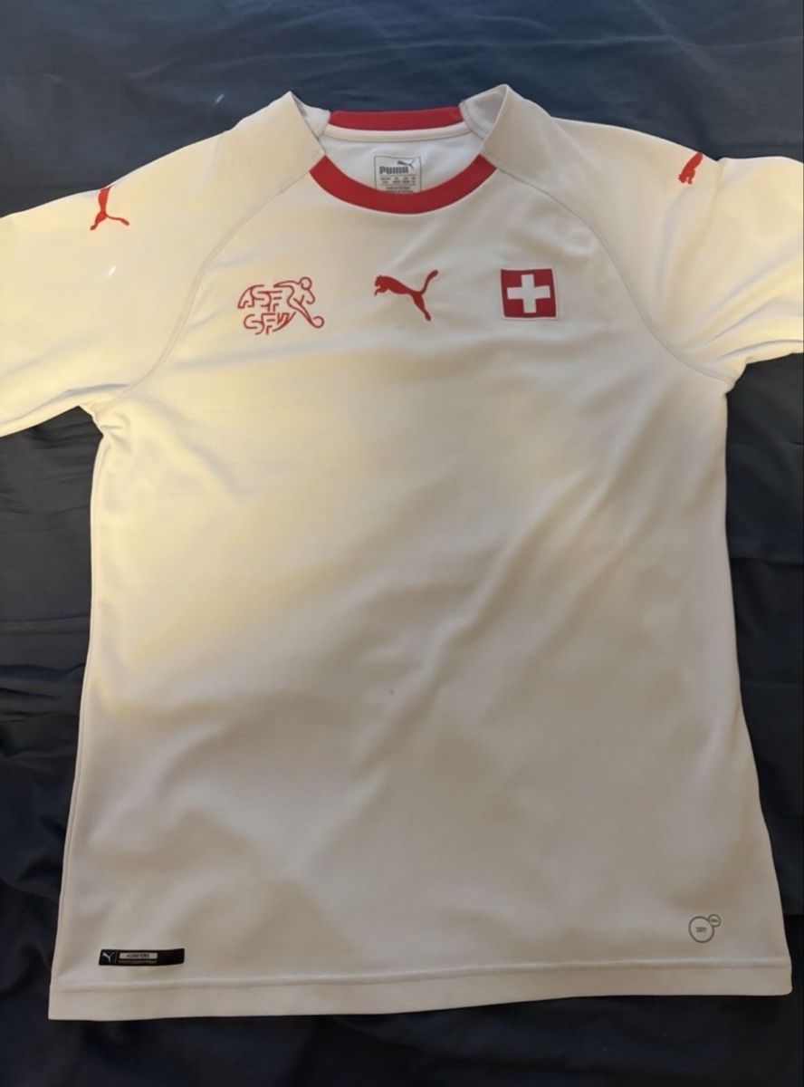 Leibchen & Hosen: Original Schweizer Nati Trikot M – Neu (gemäss Beschreibung) aus Seuzach von aes_xj6f