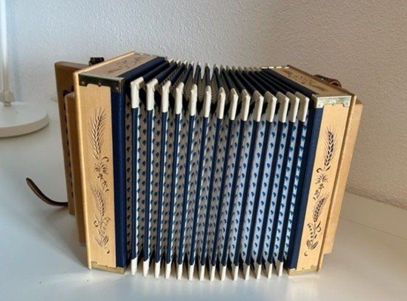 Musikinstrumente: Schwyzerörgeli – Gebraucht aus Stalden VS von bum_8yls 1
