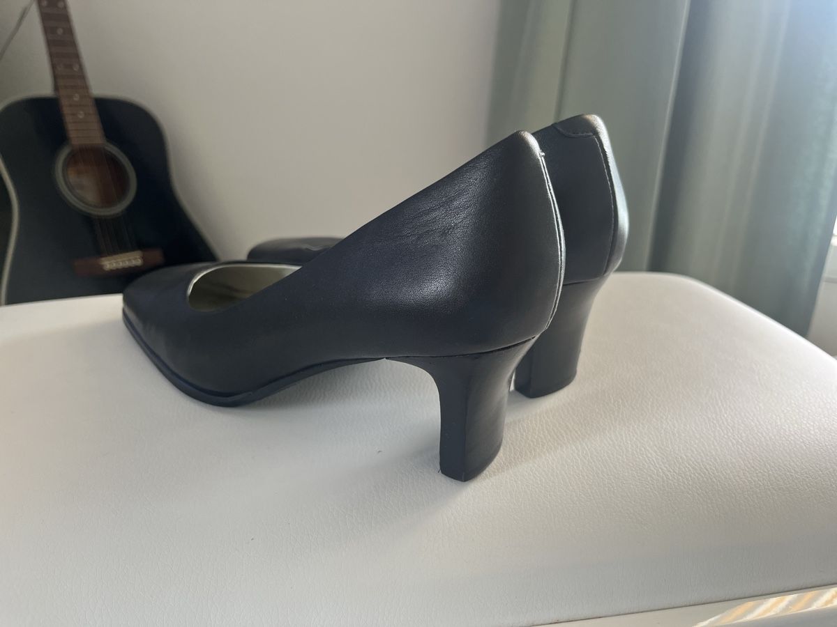 Scarpe da donna: Hush Puppies leather pumps - size 38 – Usato da Cully venduto da Maar_K 1