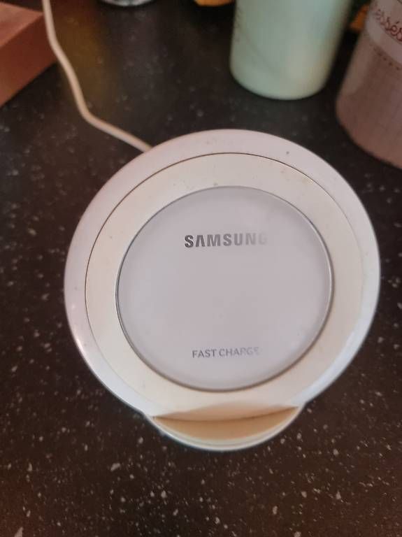 Caricabatterie: Chargeur a induction – Usato da Apples venduto da hur_2hhs